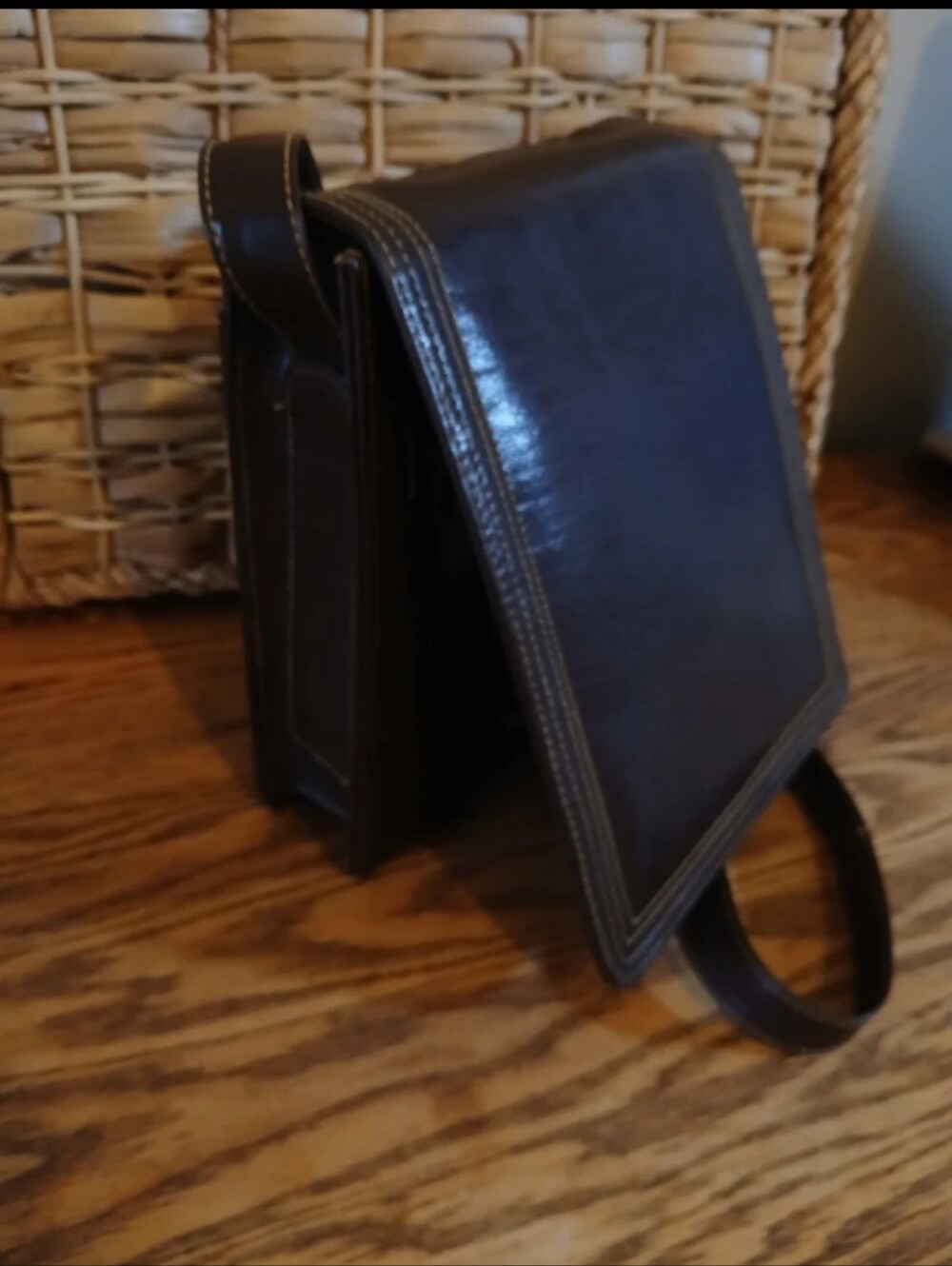 Classic VTG.Brown Hard Leather,'Book-Style' Crossbody Bag -Timeless Design Rare